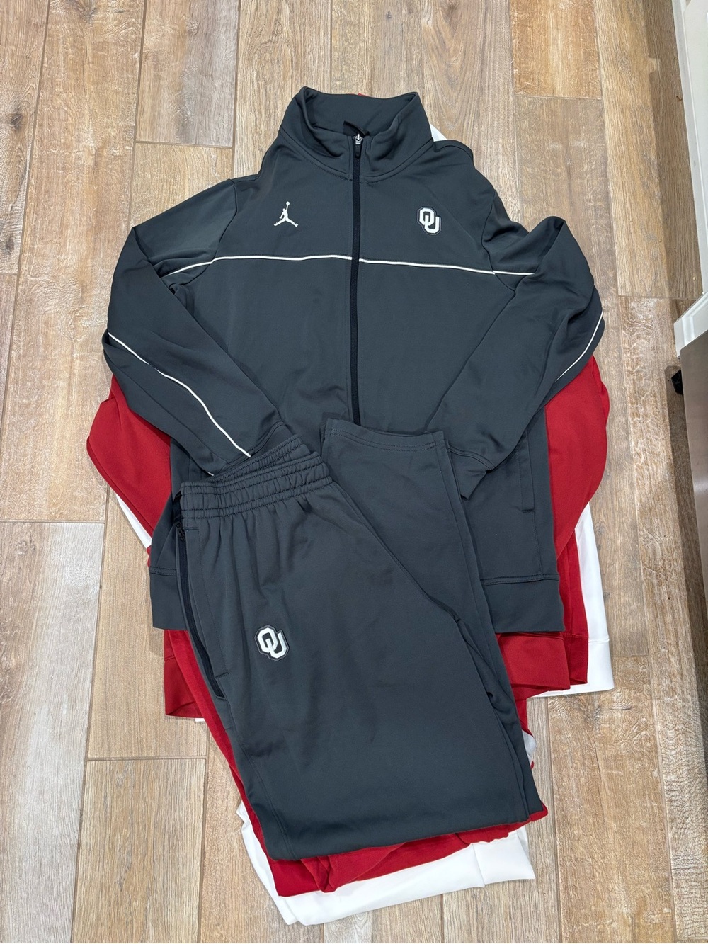 Air Jordan Oklahoma Sooners Basketball Team Exclusive Jumpsuit Size Large (L)